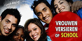 Vrouwen versieren op school